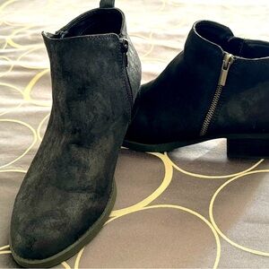 In great shape, nicely broken in.